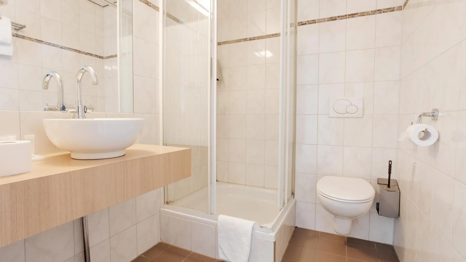 ***  Queen Hotel Эйндховен Нидерланды